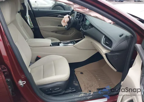 2018 Buick Regal Tourx Essence z USA, uszkodzony, nr VIN W04GV8SX4J1084287